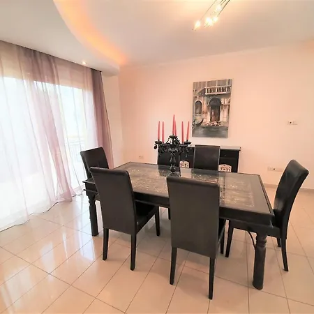 комфортабельная вилла у Crowne Plaza Villa *