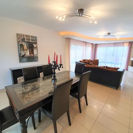 комфортабельная вилла у Crowne Plaza Villa *